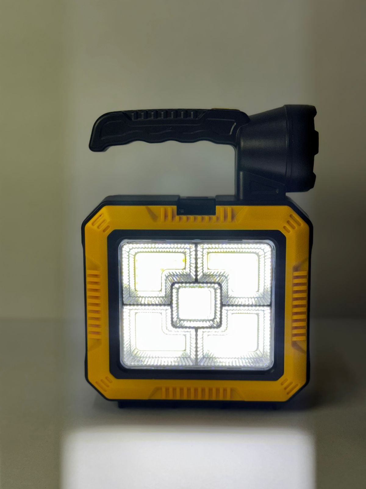 LAMPARA SOLAR PORTABLE CON HERRAMIENTAS