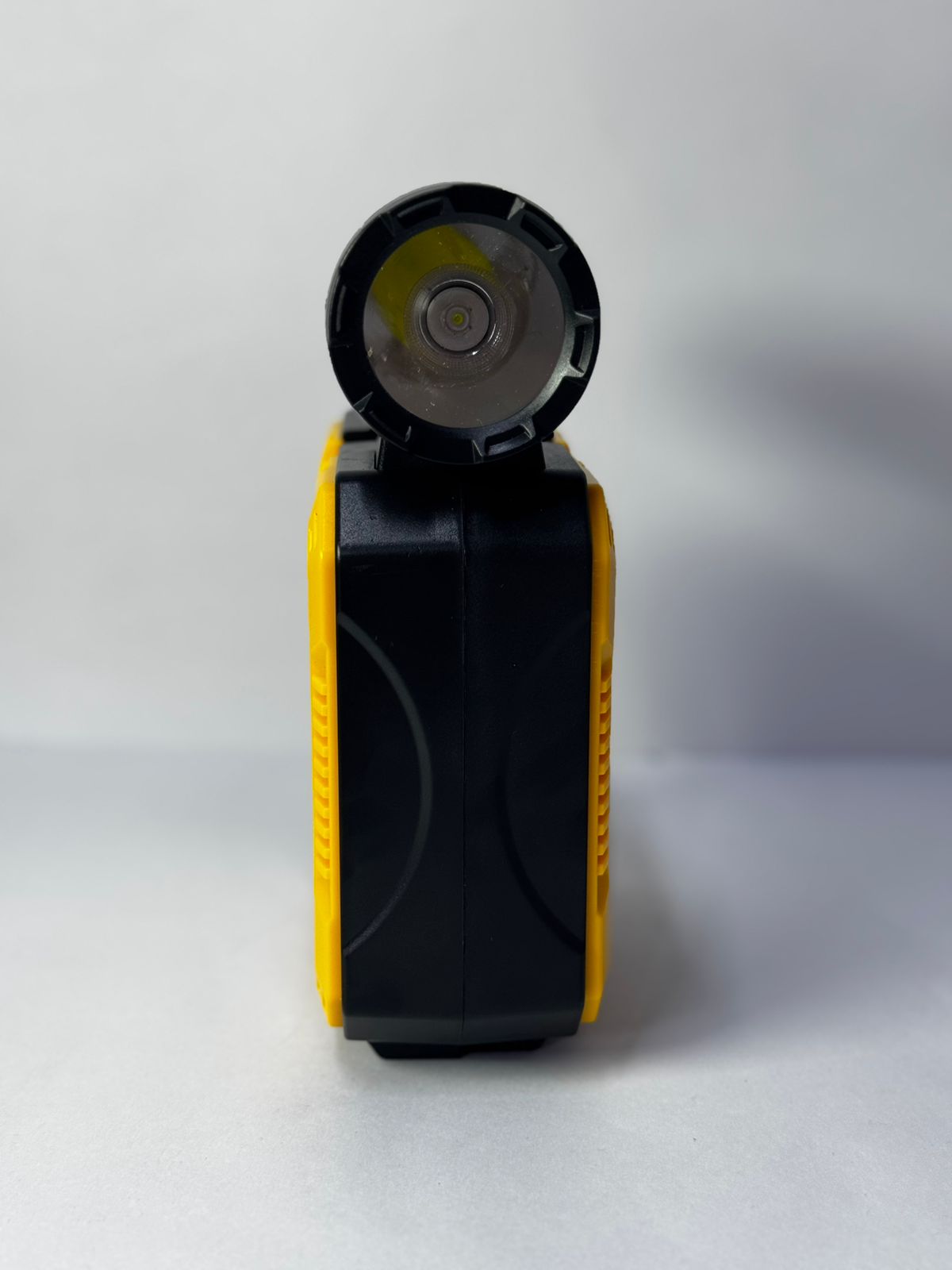 LAMPARA SOLAR PORTABLE CON HERRAMIENTAS